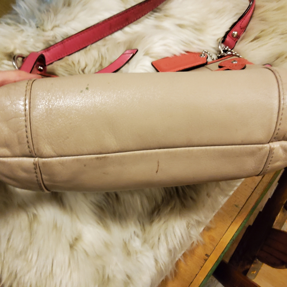 Coach Daisy Spectator Purse GUC - Picture 4 of 16